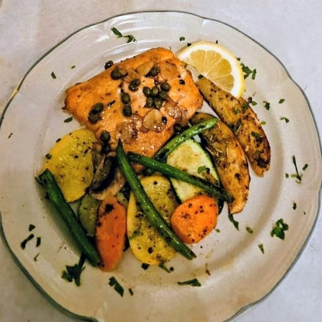 Solomos Moscholemono - Salmon.